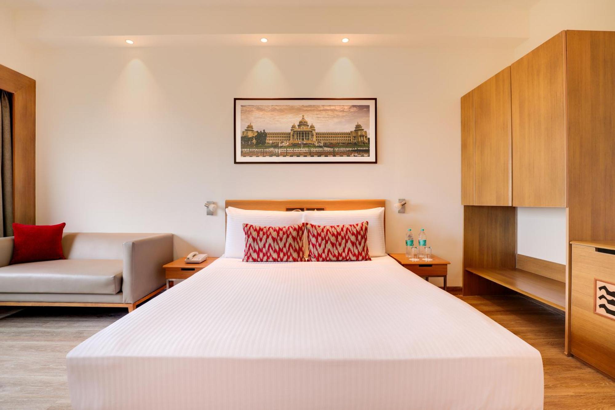 Lemon Tree Hotel Electronics City Bangalore Eksteriør billede