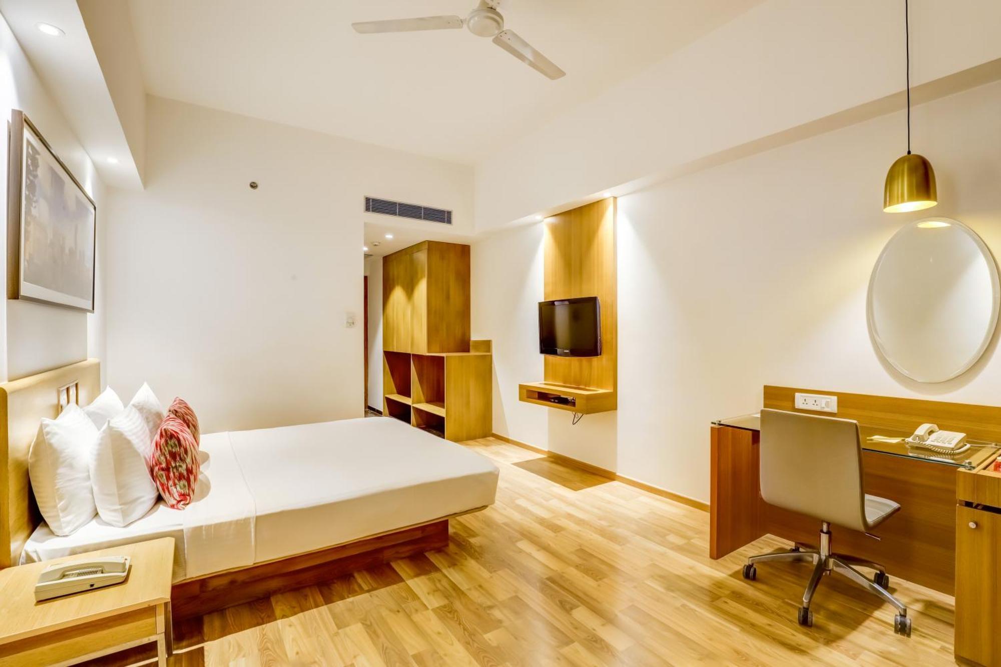 Lemon Tree Hotel Electronics City Bangalore Eksteriør billede